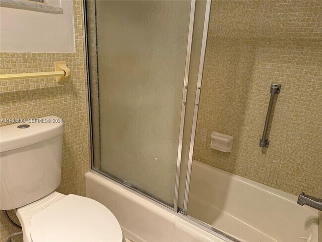 Building Photo - 2800 NE 203rd St