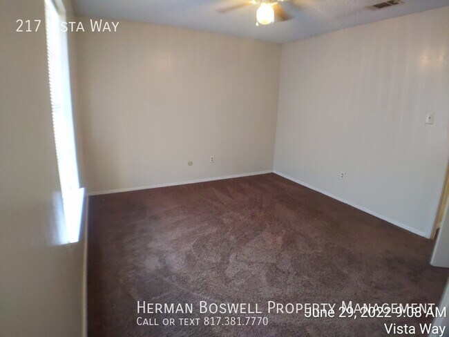 Building Photo - 217 Vista Way