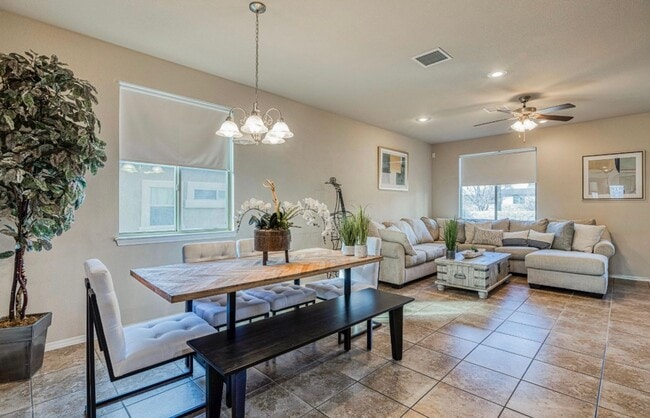 Building Photo - Westside area for Short or Long Term Rental (Completely Furnished) Beautiful 3 bed/2.5 baths plus...