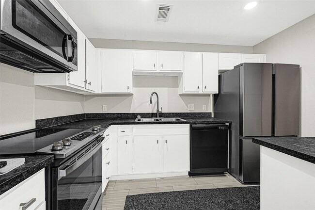 Building Photo - 14020 Schroeder Rd