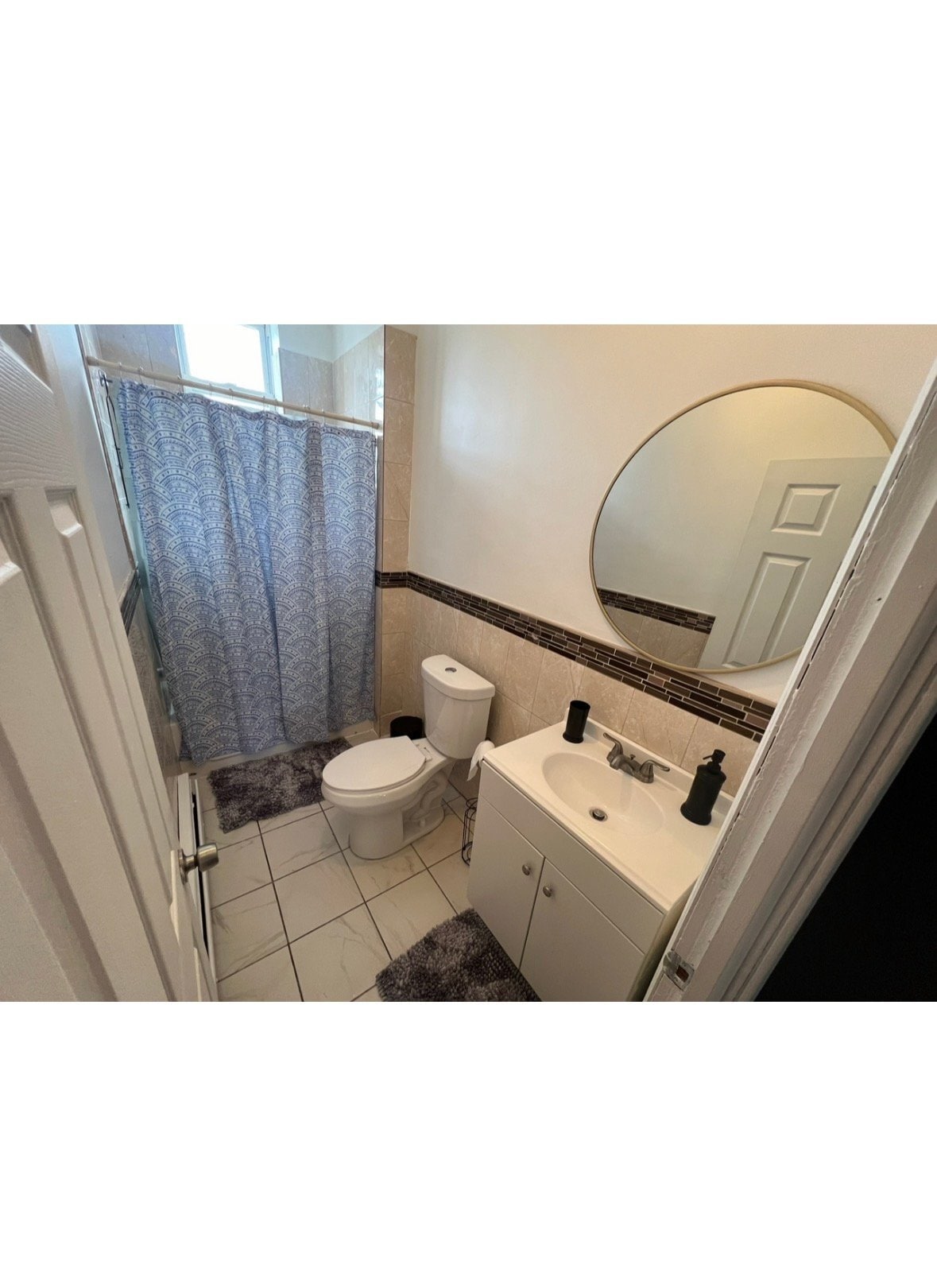 Building Photo - 779 Lake St