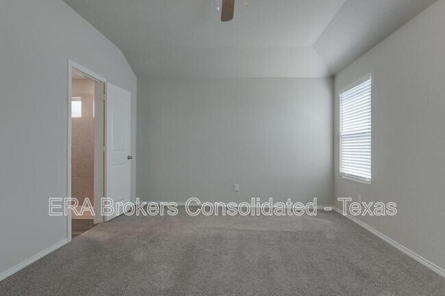 Building Photo - 242 Holland Pk