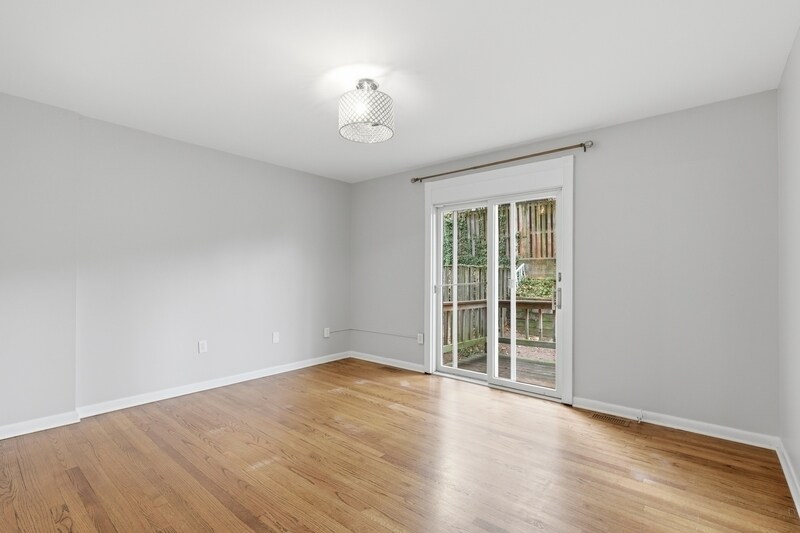 Building Photo - 752 Ticonderoga Ave