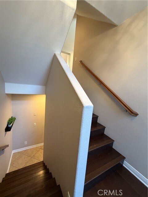 Building Photo - 615 W 1st St