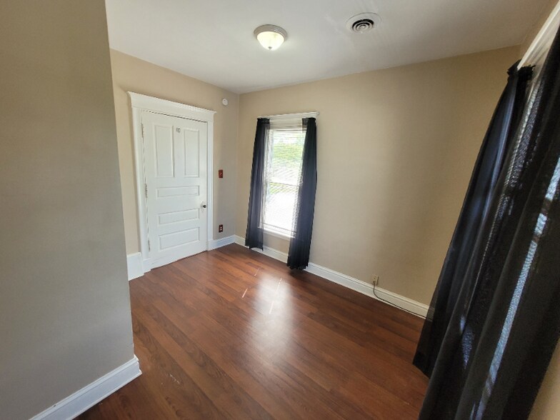 Building Photo - 600 Raub St