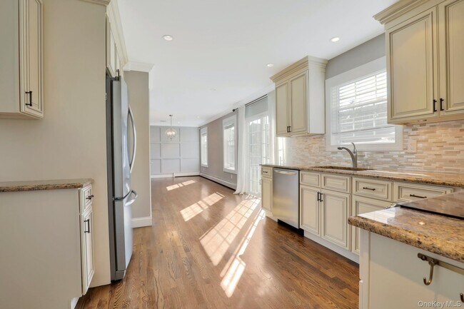 Building Photo - 32 Delamere St