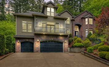 Building Photo - 4 bed/4bath, 5000sqft, adult home? Sober living? Barton Park!