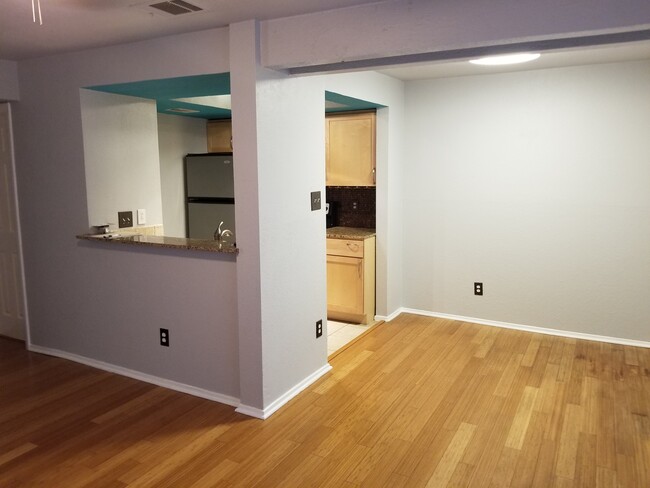 Building Photo - 3627 Menchaca Rd