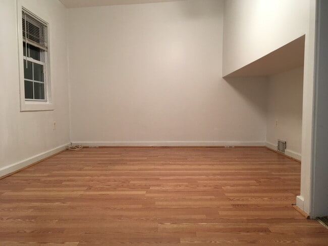 Building Photo - 325 Charles St