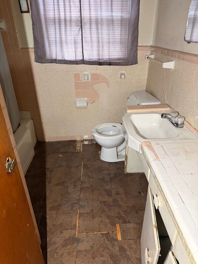 Building Photo - 3019 W Collin St.