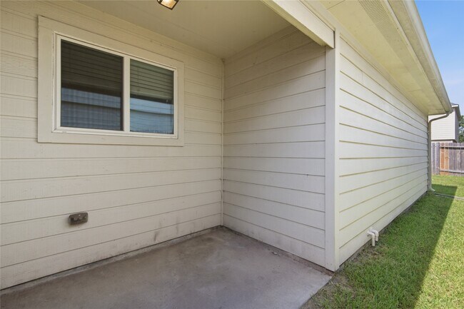 Building Photo - 16882 Accolade Way
