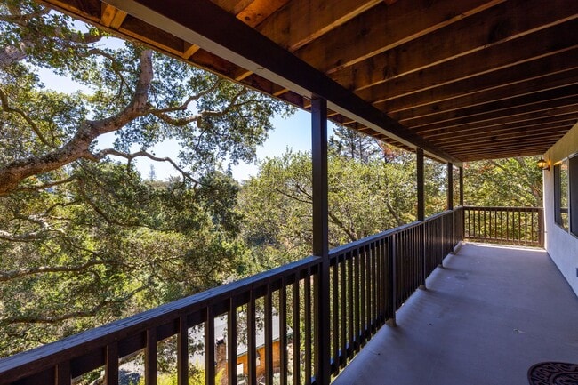 Building Photo - Beautiful Home in the Oakland Hills with v...