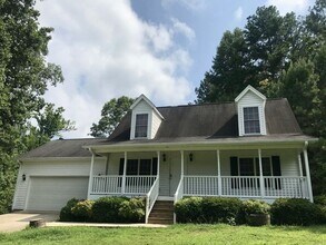 Building Photo - 3 Bedroom 2 Bath House in Seneca