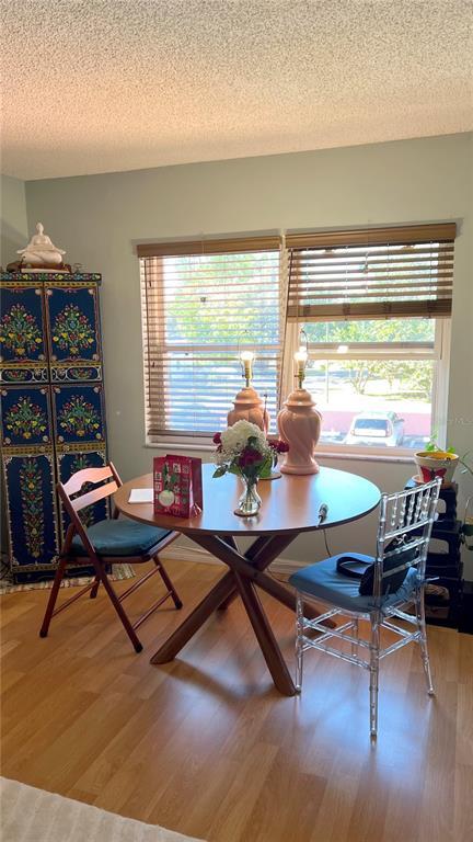 Building Photo - 257 SW Lincoln Cir N