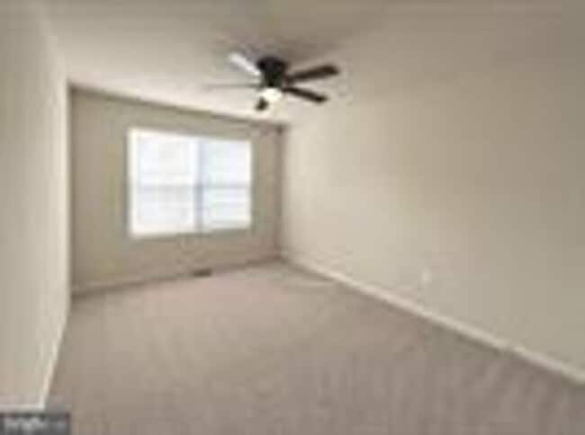 Building Photo - Beautiful 3bd 2/2bths town home in Summerfield Village!