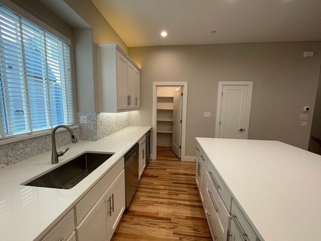 Building Photo - Modern living in trending East Dallas at METRO AT LIVE OAK!