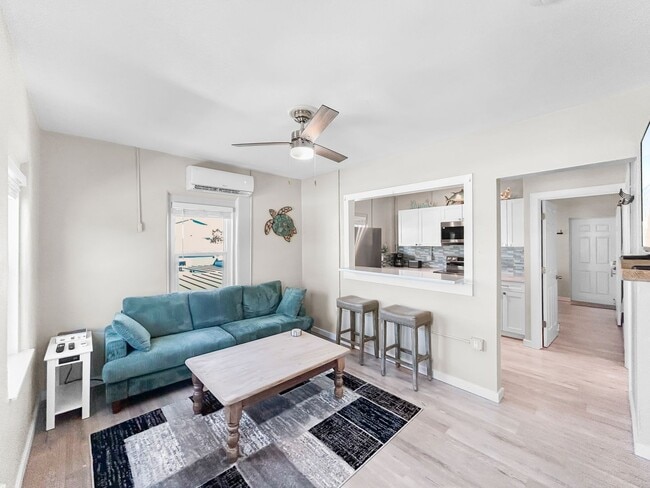 Building Photo - 14135 Palm St