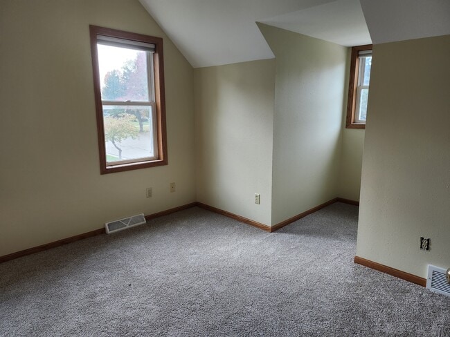 Building Photo - 301 King St