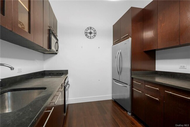 Building Photo - 25 Leroy Pl