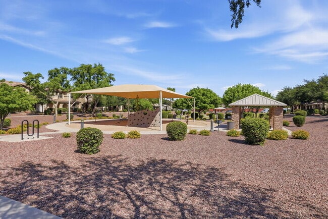 Building Photo - 981 S Deerfield Ln