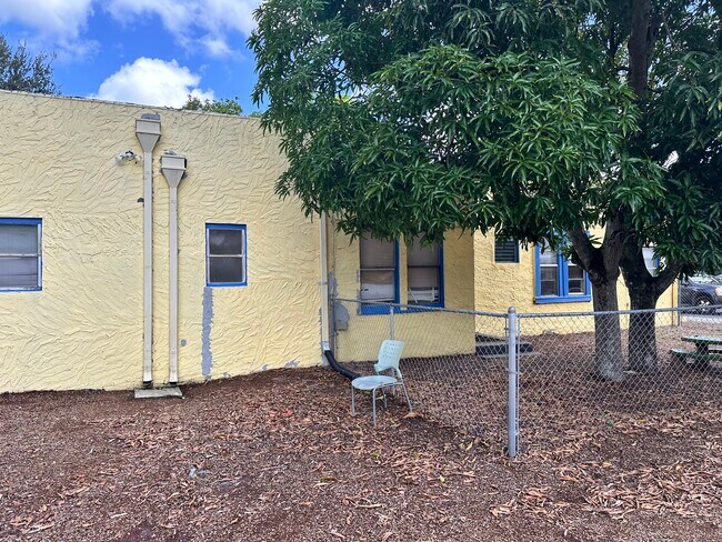 Building Photo - 216 SW 2nd Ave