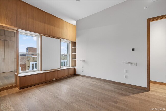 Building Photo - 316 Wall St