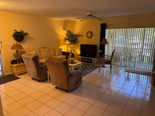 Building Photo - 147 Deer Creek Blvd