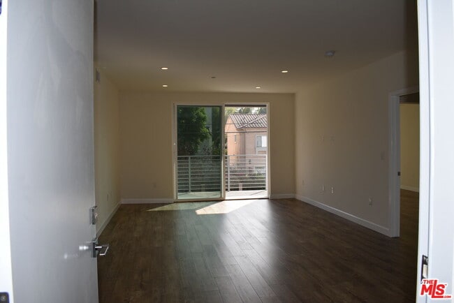 Building Photo - 4504 Colbath Ave