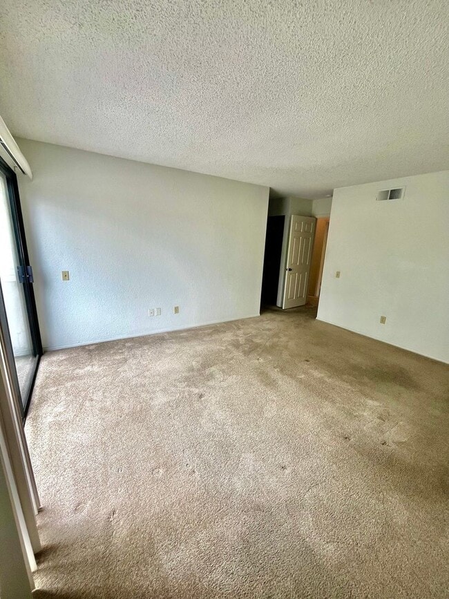 Building Photo - HUGE 2BD/2BA CLAIREMONT CONDO W/ 2 CAR GARAGE - ONLY $3,295/MONTH