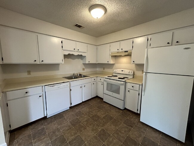 Building Photo - Home For Rent