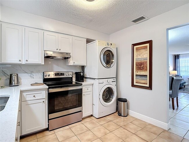 Building Photo - 222 Southeast Jefferson Cir N