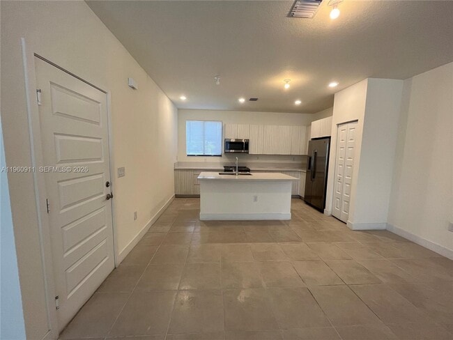 Building Photo - 4935 NW 84th Ave