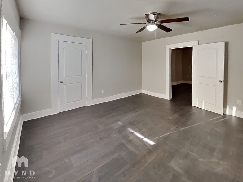 Building Photo - 2208 Avenue U A Ave