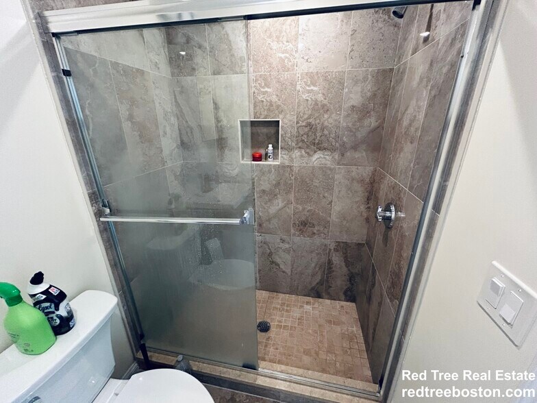 Building Photo - 1028a Commonwealth Ave