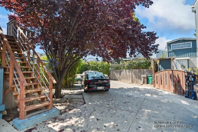 Building Photo - 928 60th St