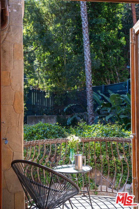 Building Photo - 8978 Wonderland Ave