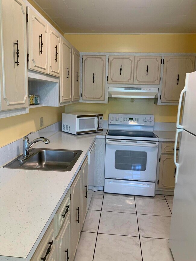 Building Photo - 1121 Cactus Terrace