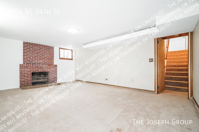 Building Photo - 3804 NE 94th St