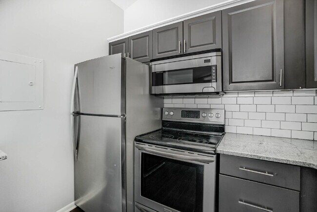 Building Photo - 1 bedroom 1 badroom condo in Franklin