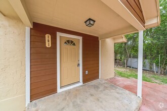 Building Photo - FOR LEASE 2/1  CORNER HOME