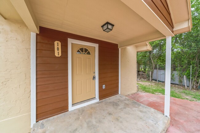 FOR LEASE 2/1 CORNER HOME - FOR LEASE 2/1  CORNER HOME