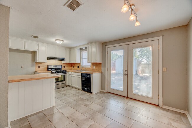 Building Photo - 12500 SW 2nd St