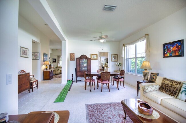 Building Photo - Seasonal Short-Term Single Family Pool Home in Pelican Pointe Golf & Country Club!