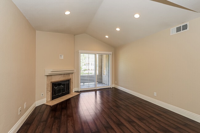 Building Photo - 2375 Del Mar Way
