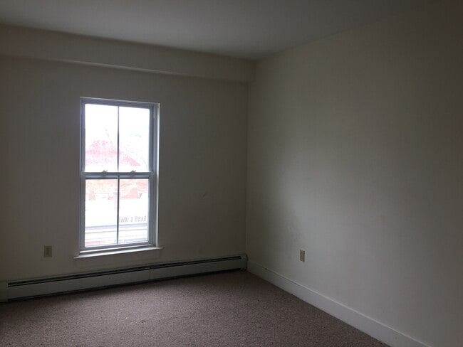 Building Photo - 9 State St