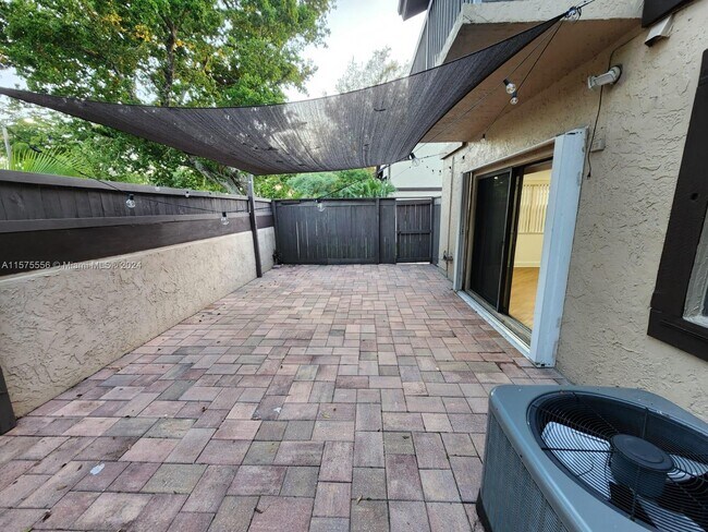 Building Photo - 1701 Bayberry Dr