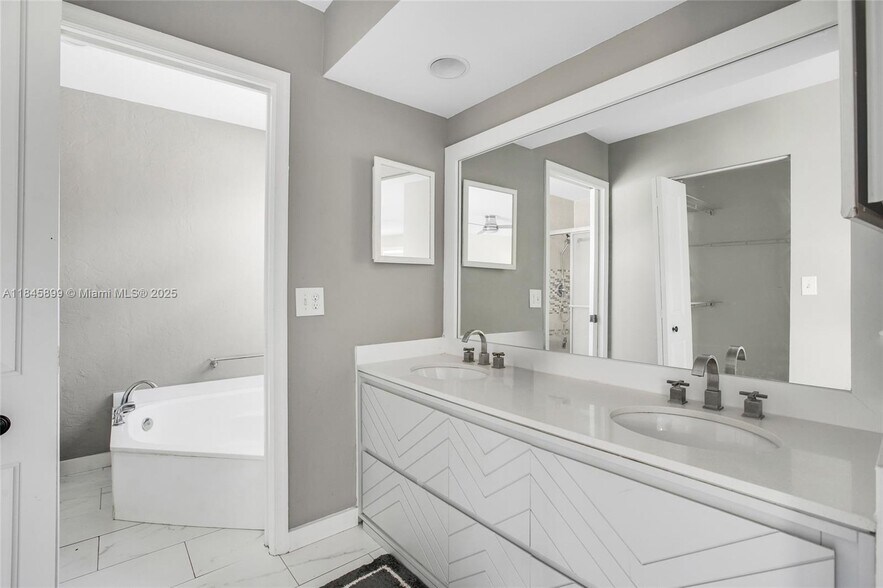 Building Photo - 5498 NW 45th Way