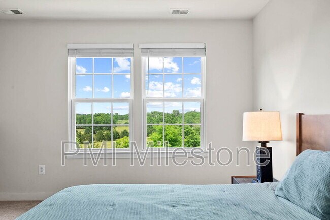 Building Photo - 367 Ontario Dr
