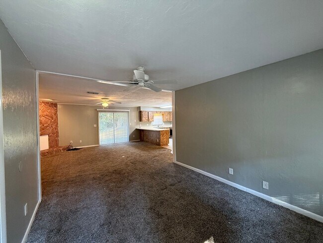 Building Photo - Comfortable SW Gainesville Home with Large...