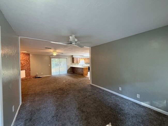 Building Photo - Comfortable SW Gainesville Home with Large Yard